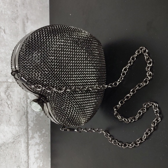 Unique Metal Heart Shaped Clutch Bag - Picture 4 of 14